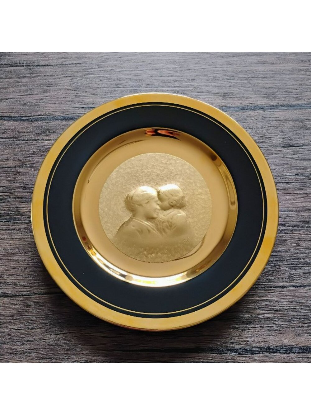 Signed Royal Imperial Chokin Bas Relief Plate, 18K Gold Gilded 1983 Embossed